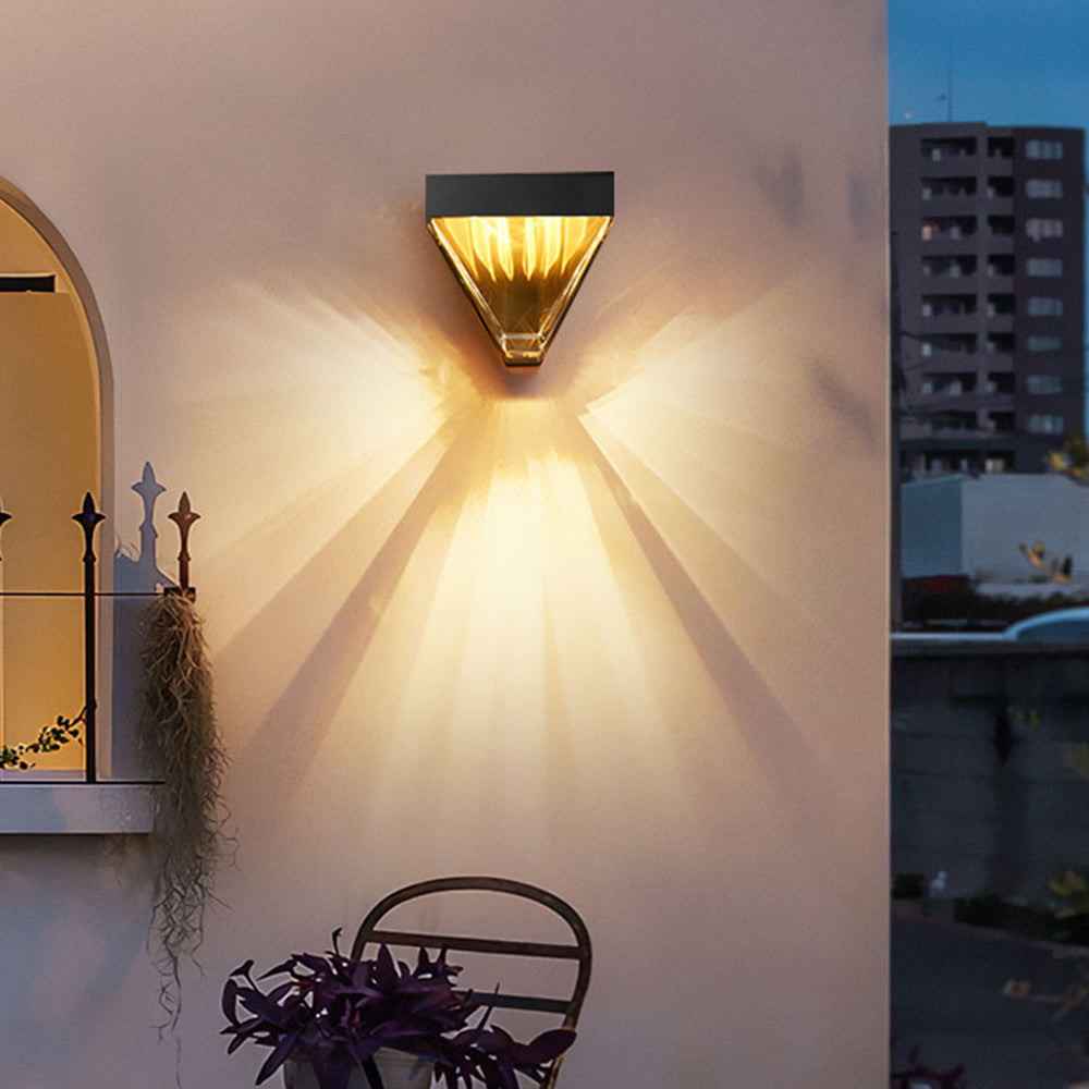 Aplique de pared exterior Ladiama en una fachada – imagen 5