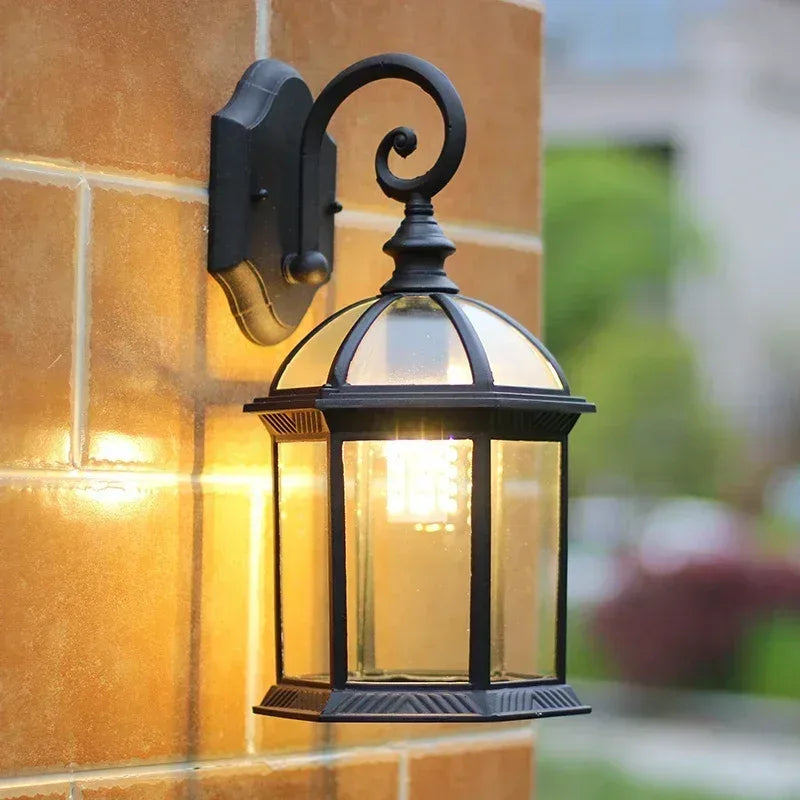 Aplique de pared exterior Ladrena en una fachada – imagen 2