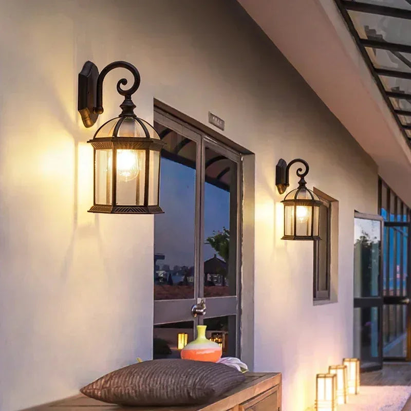 Aplique de pared exterior Ladrena en una fachada – imagen 4