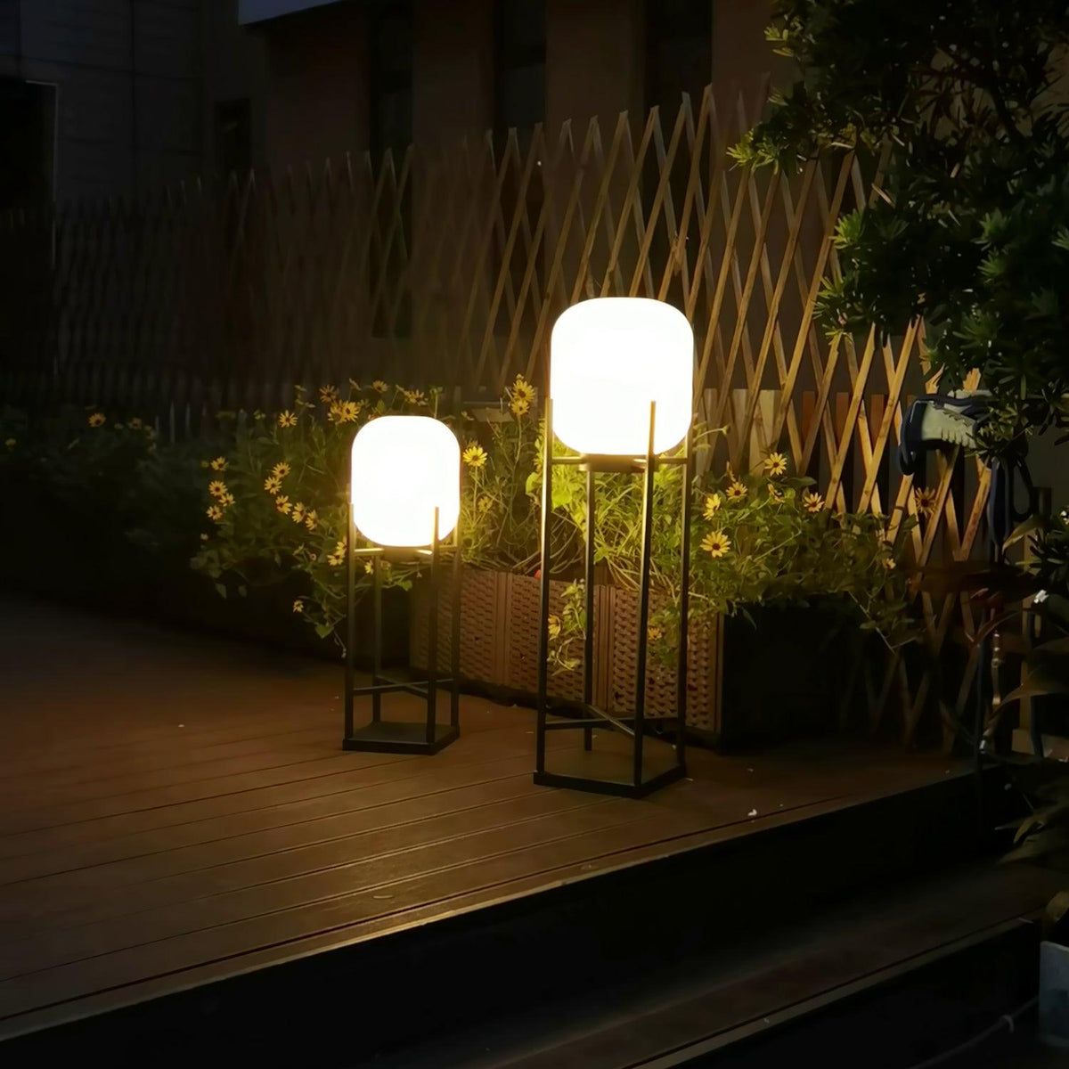 Lámpara de pie exterior Lafaro en una terraza exterior – imagen 16