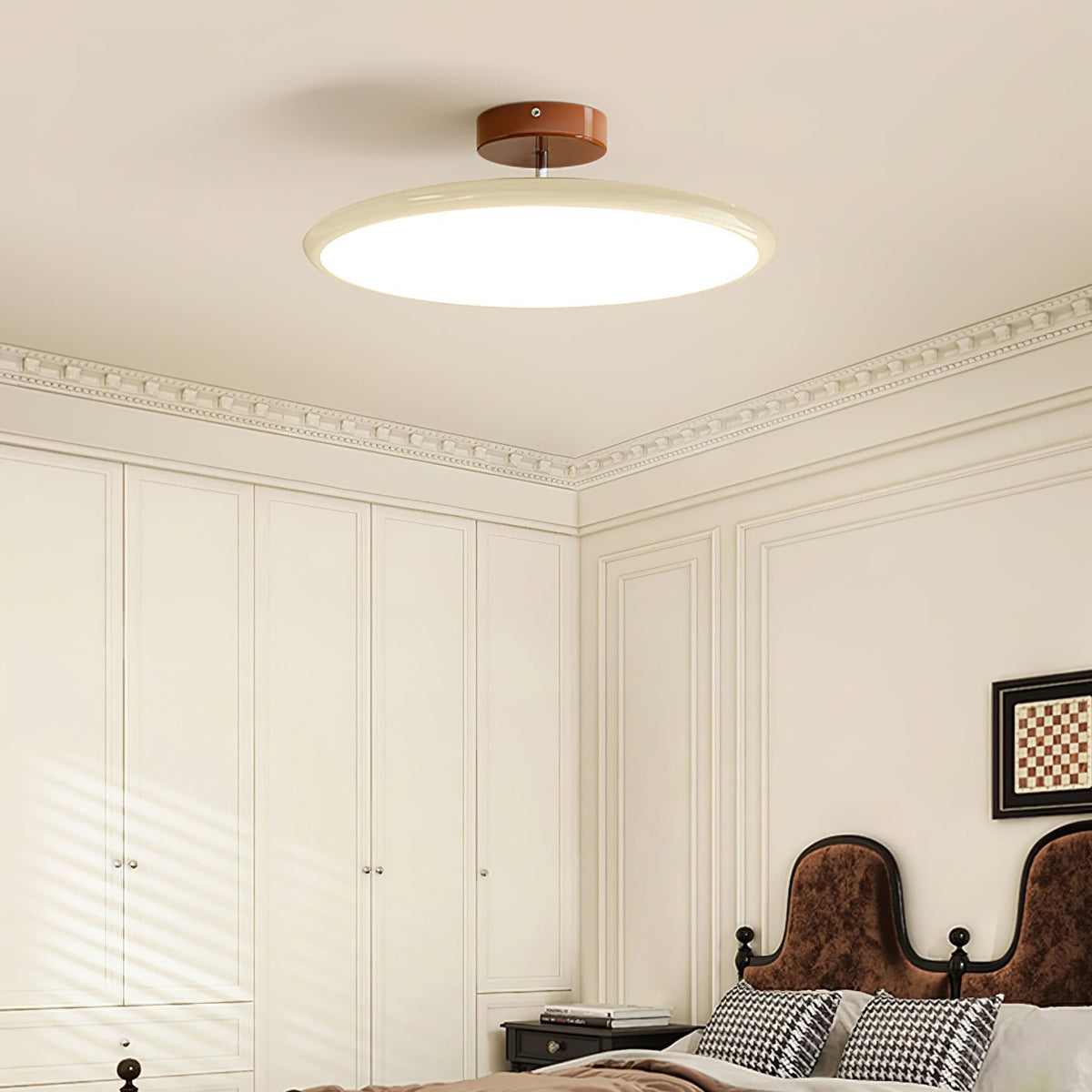 Lámpara de techo orientable Vaivén en un salón de estilo cálido – imagen 17