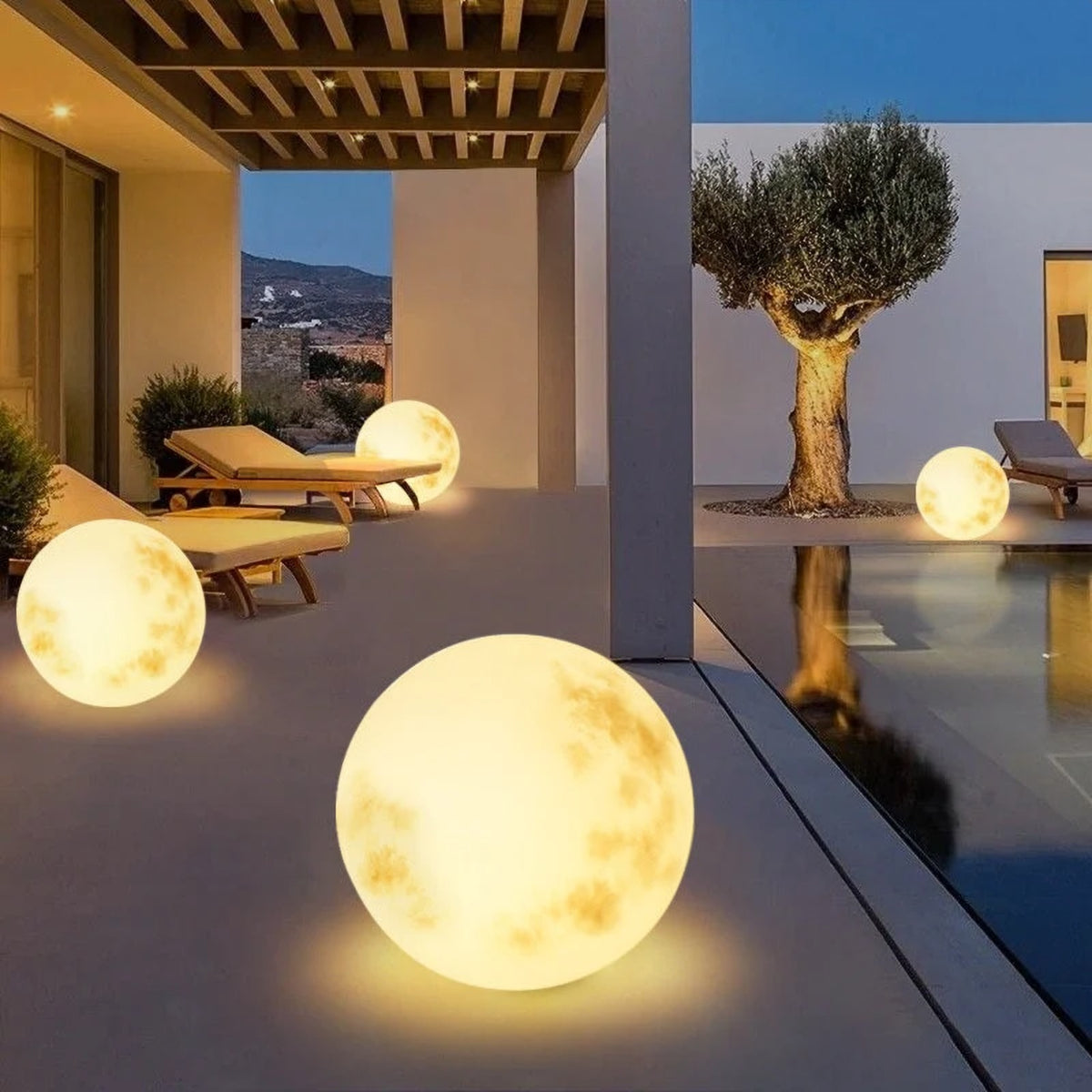 Lámpara luna LED para jardín Selene iluminando el jardín de noche – imagen 3