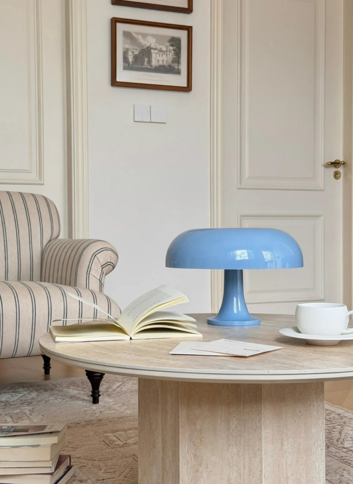 Lámpara de mesa seta retro Rosqueta en un salón luminoso – imagen 3
