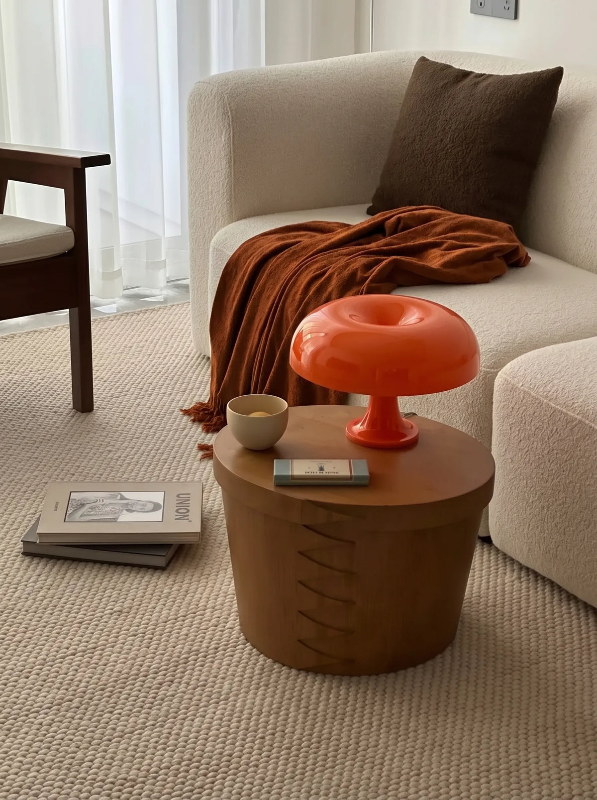 Lámpara de mesa seta retro Rosqueta en un salón luminoso – imagen 8