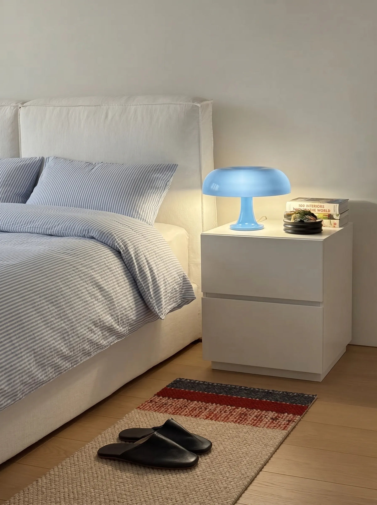Lámpara de mesa seta retro Rosqueta en un salón luminoso – imagen 9