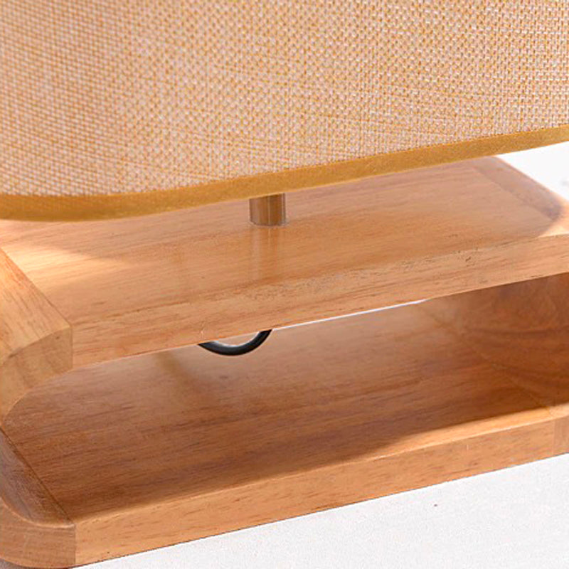 Lámpara de mesita de madera Hayuna – detalle de la base de madera
