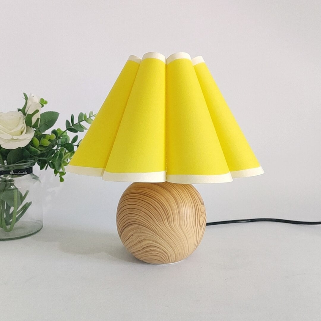 Lámpara de mesita de noche vintage Faldina – pantalla amarilla