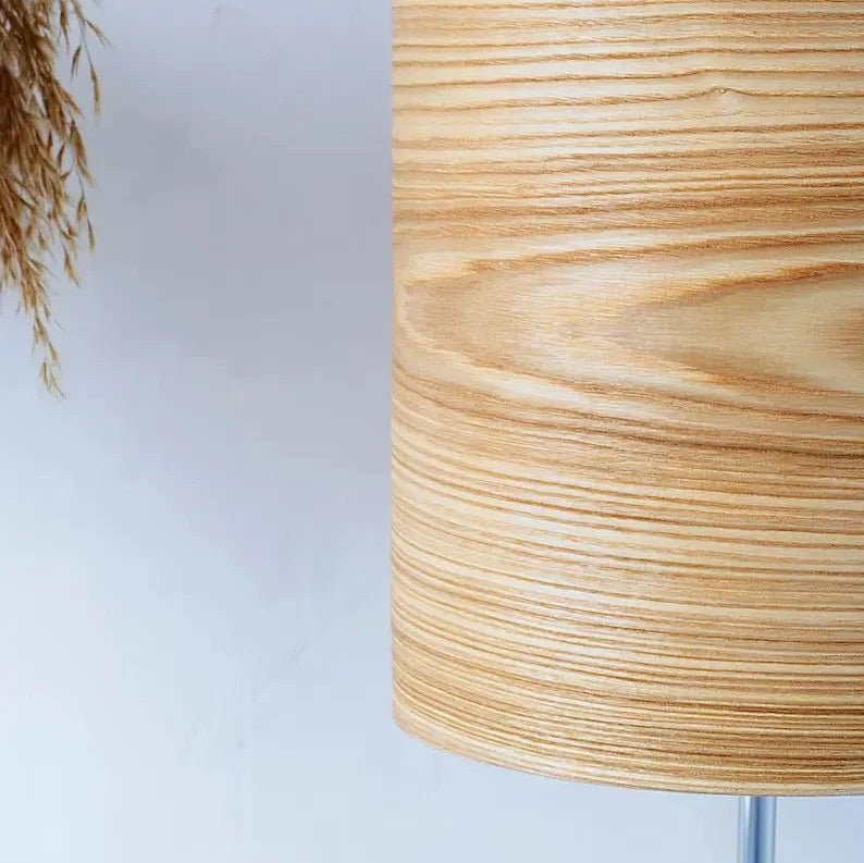 Lámpara de mesa de madera Maderna – detalle de la pantalla de chapa de madera