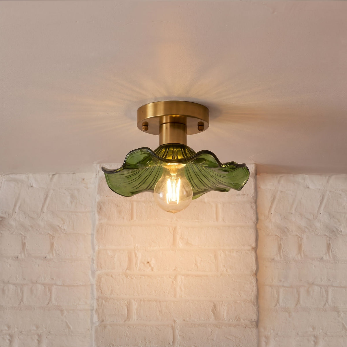 Plafón LED de cristal Jazmira en un recibidor acogedor – imagen 4