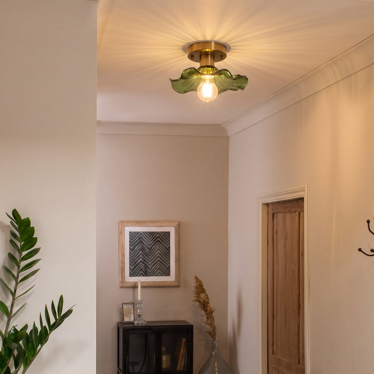 Plafón LED de cristal Jazmira en un recibidor acogedor – imagen 5