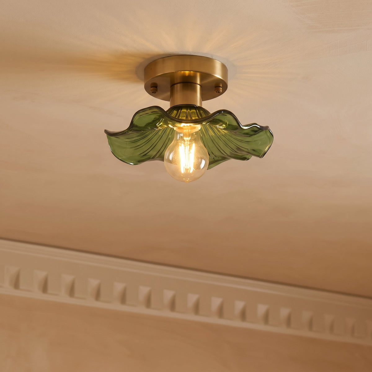 Plafón LED de cristal Jazmira en un recibidor acogedor – imagen 9