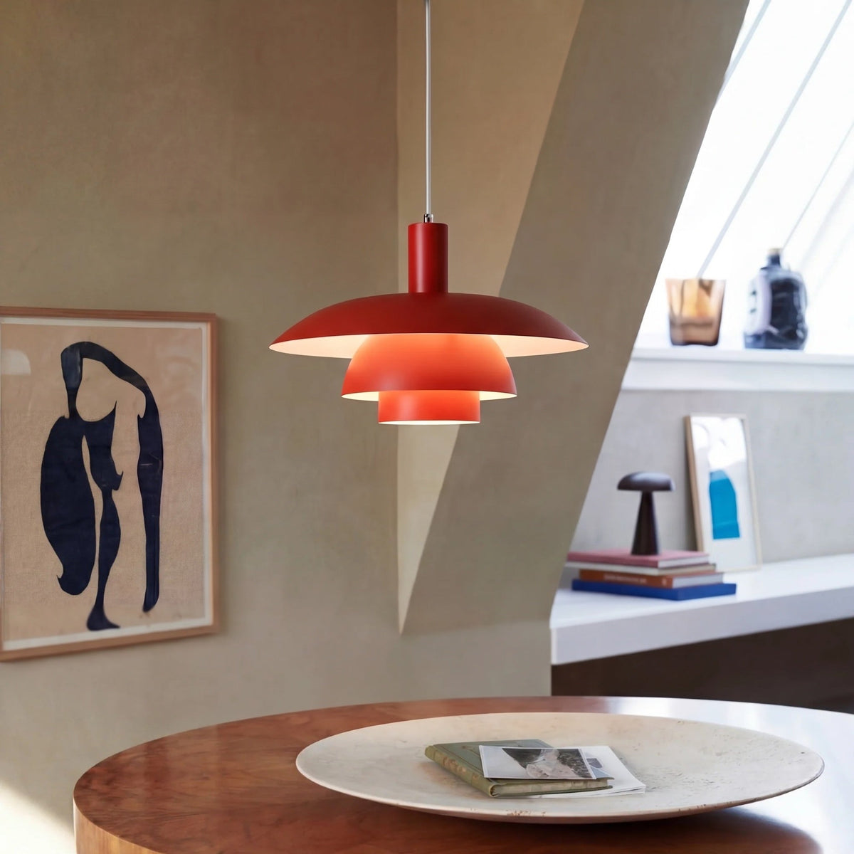 Lámpara colgante nórdica Rondela sobre una mesa de comedor – imagen 8