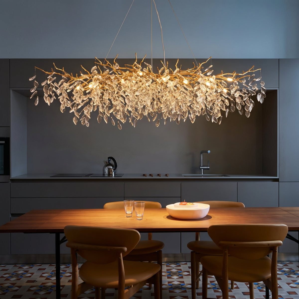 Lámpara de araña de cristal Rocalla en un comedor elegante – imagen 2