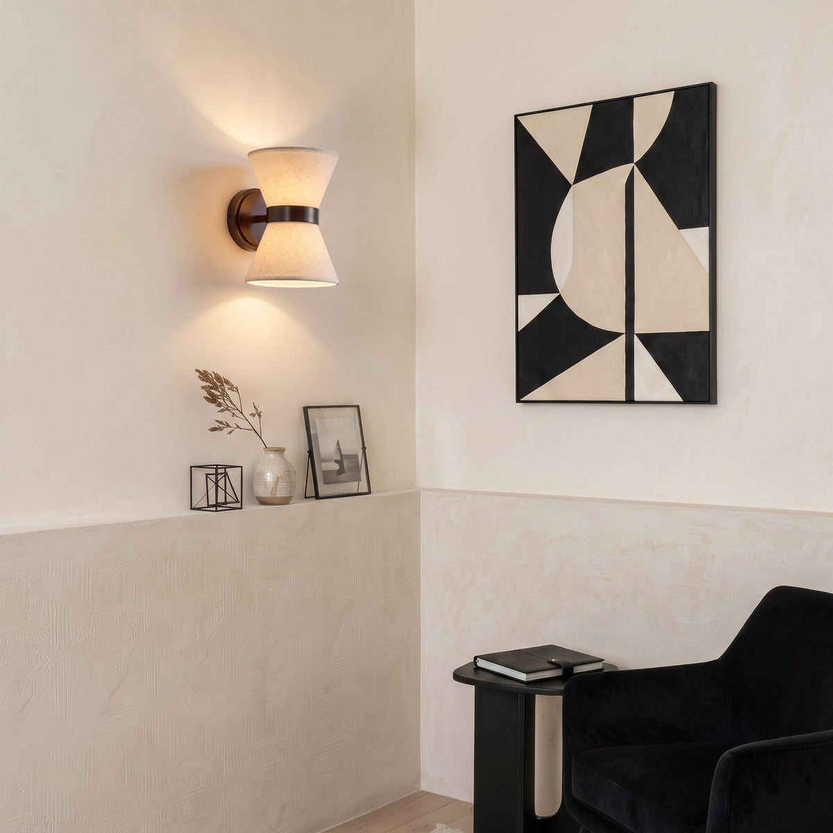 Aplique de pared de tela Jaruna en un dormitorio acogedor – imagen 5