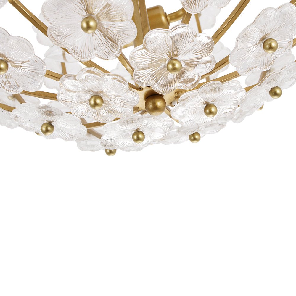 Lámpara de techo con flores de cristal Rosela en un dormitorio de estilo francés – imagen 5