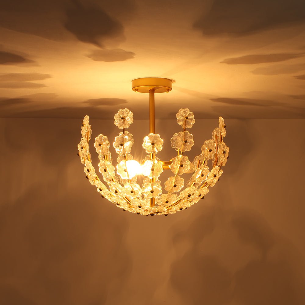 Lámpara de techo con flores de cristal Rosela en un dormitorio de estilo francés – imagen 11