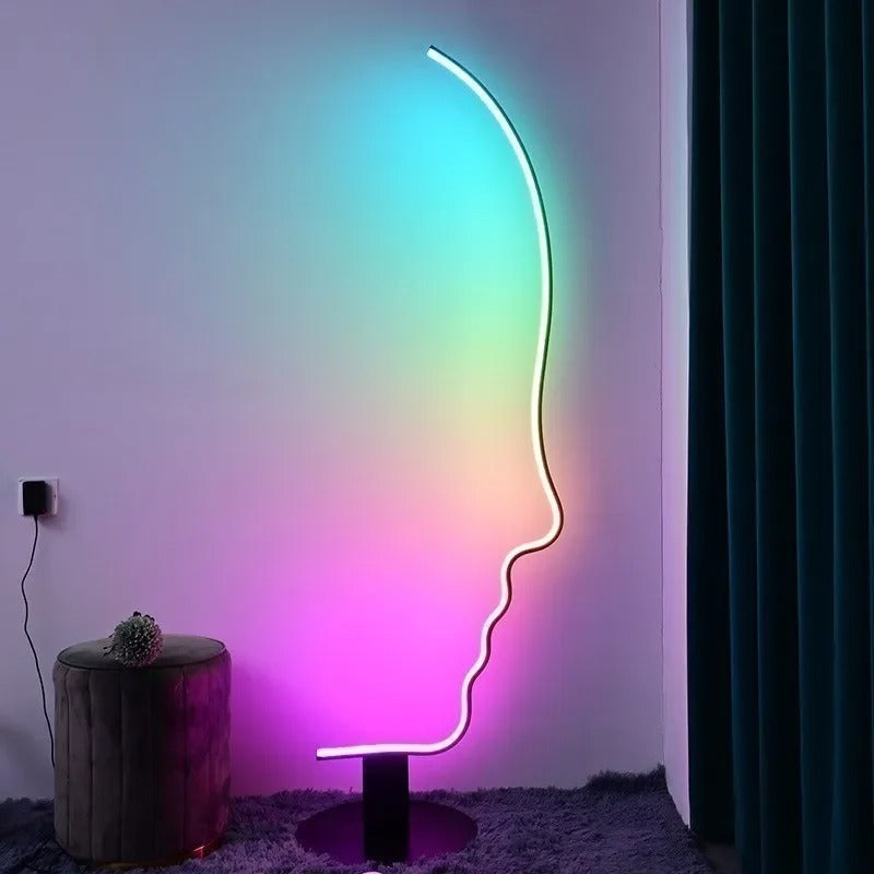 Quiara - Lámpara de Pie LED Escultural con Silueta de Rostro