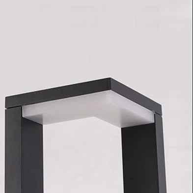 Baliza de jardín LED Jusenda – detalle del remate angular con difusor