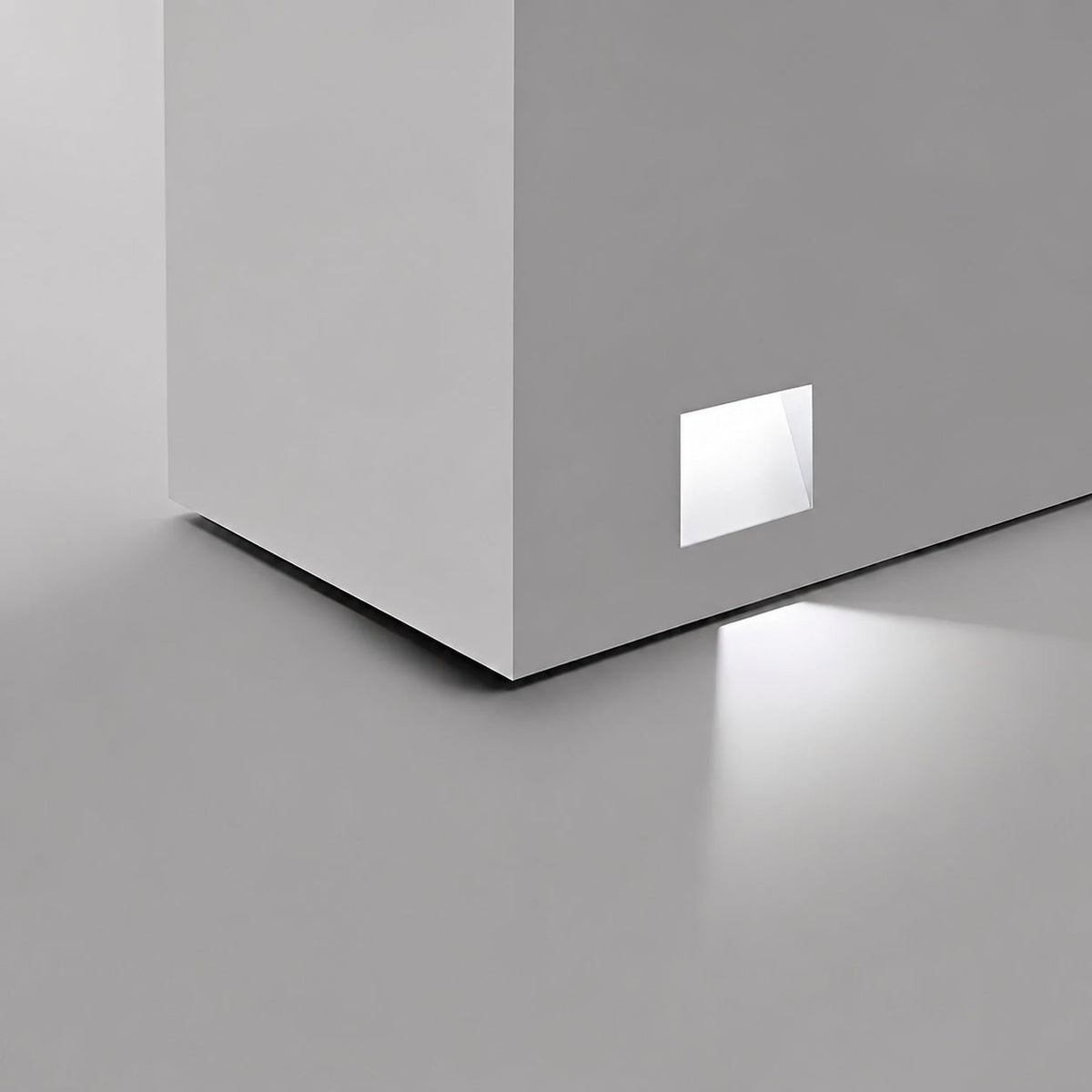 Aplique LED empotrable para escaleras Alpaso en una escalera de casa – imagen 10