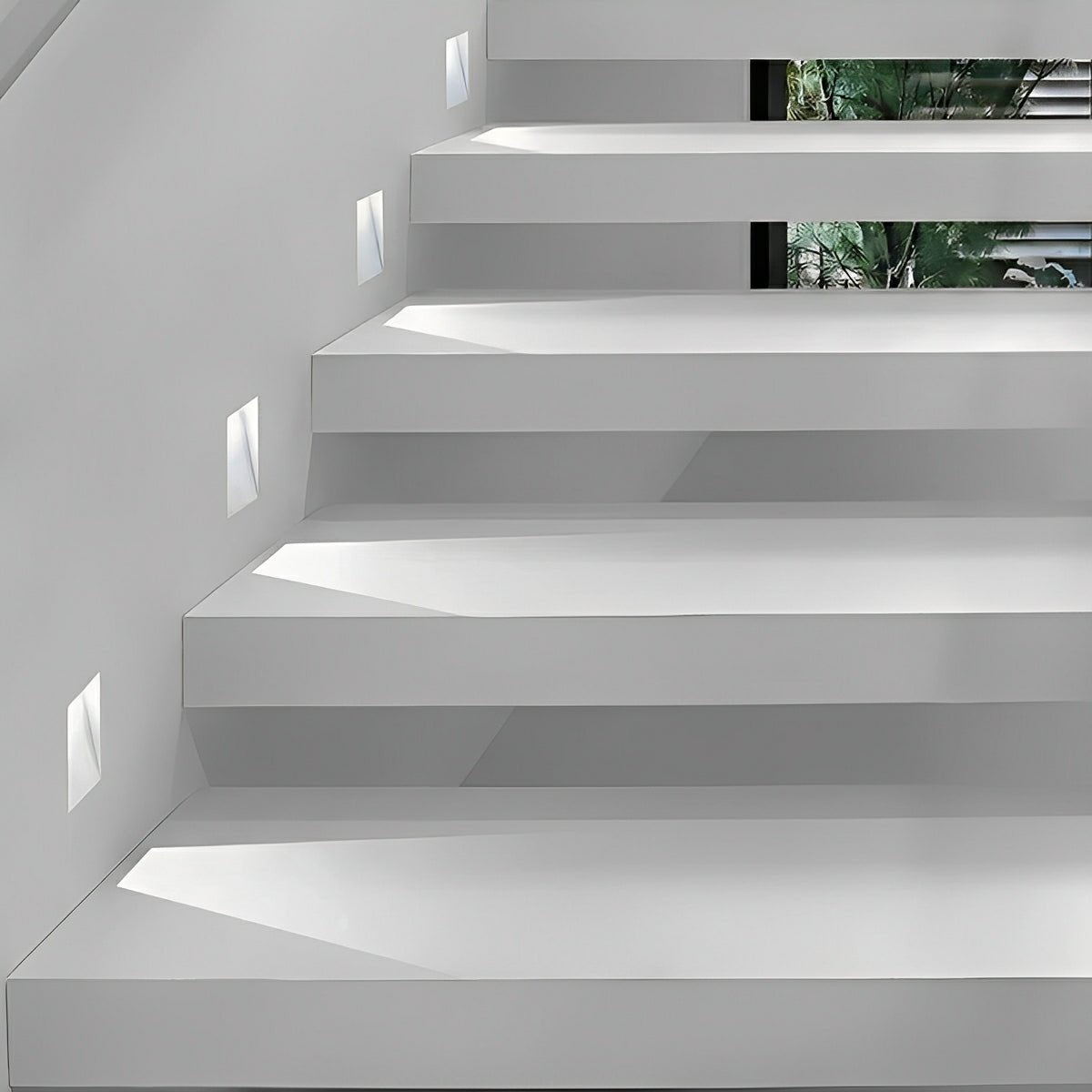 Aplique LED empotrable para escaleras Alpaso en una escalera de casa – imagen 9