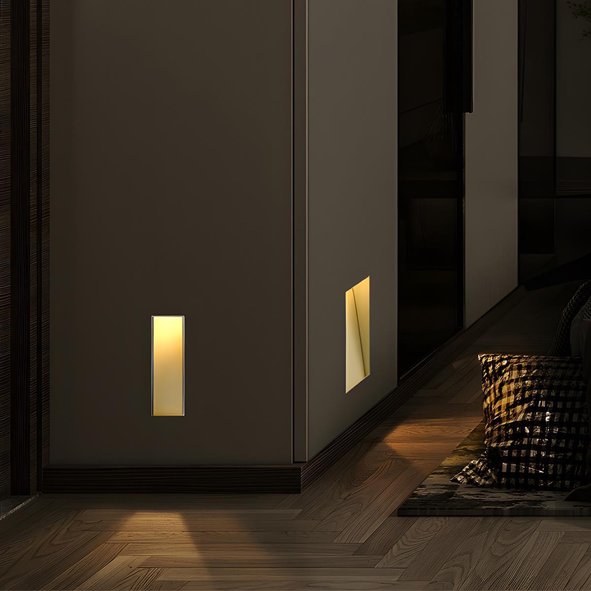Aplique LED empotrable para escaleras Alpaso en una escalera de casa – imagen 3
