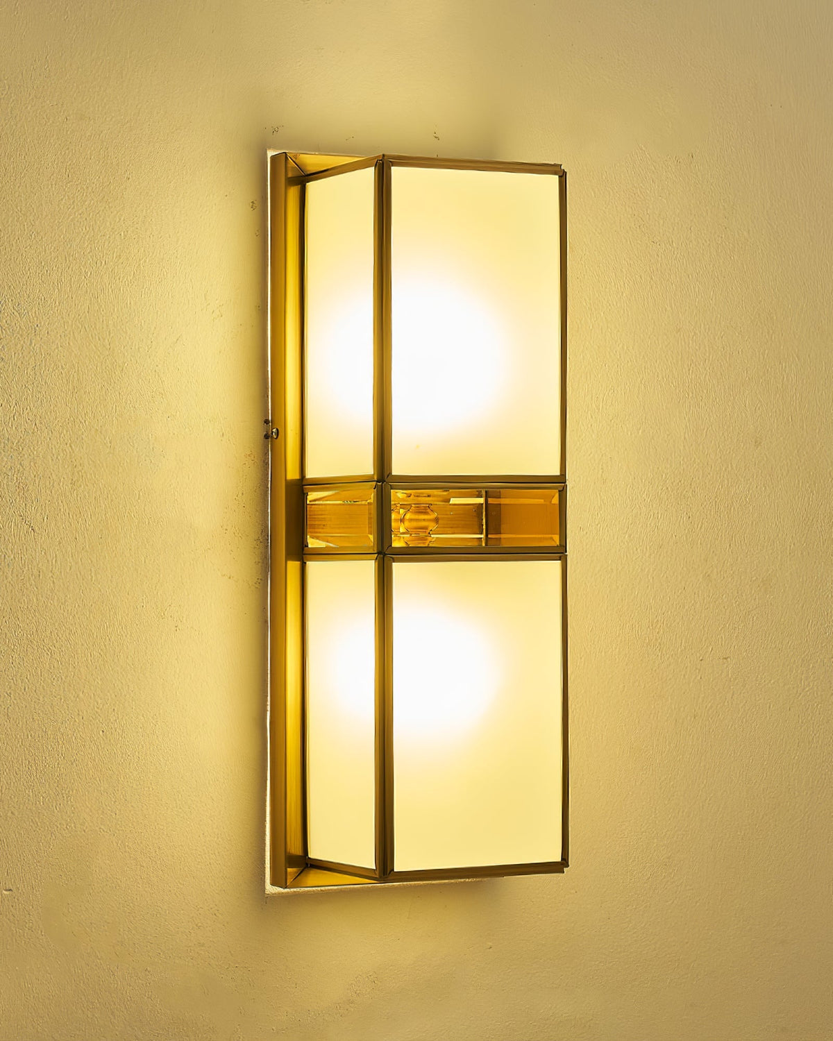 Aplique de pared exterior de latón Mirasel en una fachada – imagen 8
