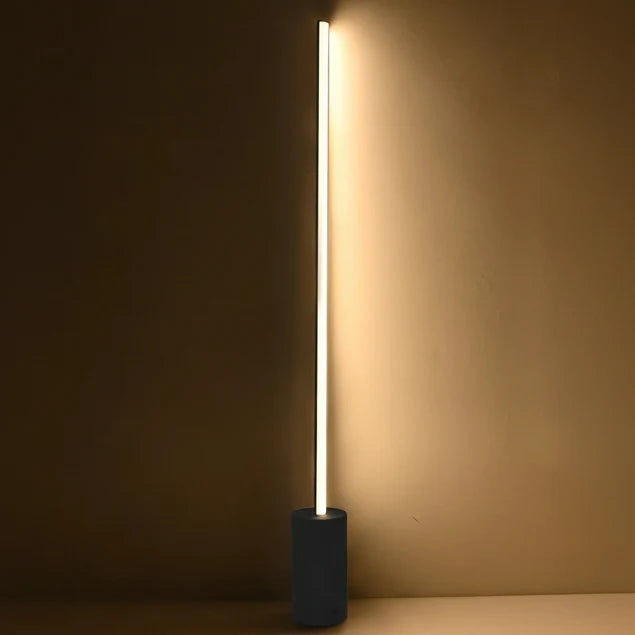 Baliza LED de jardín Mivara – junto a una pared