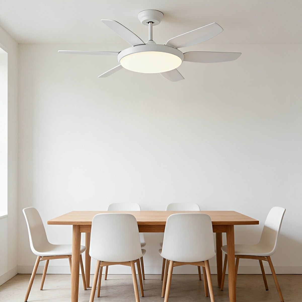 Ventilador de techo con luz Nevisca en un salón nórdico amplio – imagen 5