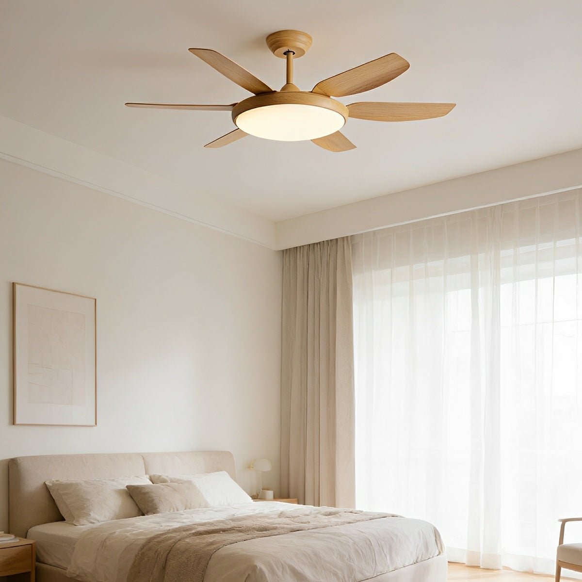 Ventilador de techo con luz Nevisca en un salón nórdico amplio – imagen 3