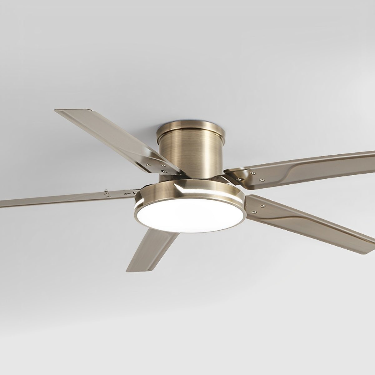 Ventilador de techo con luz Trébela en un salón contemporáneo – imagen 8