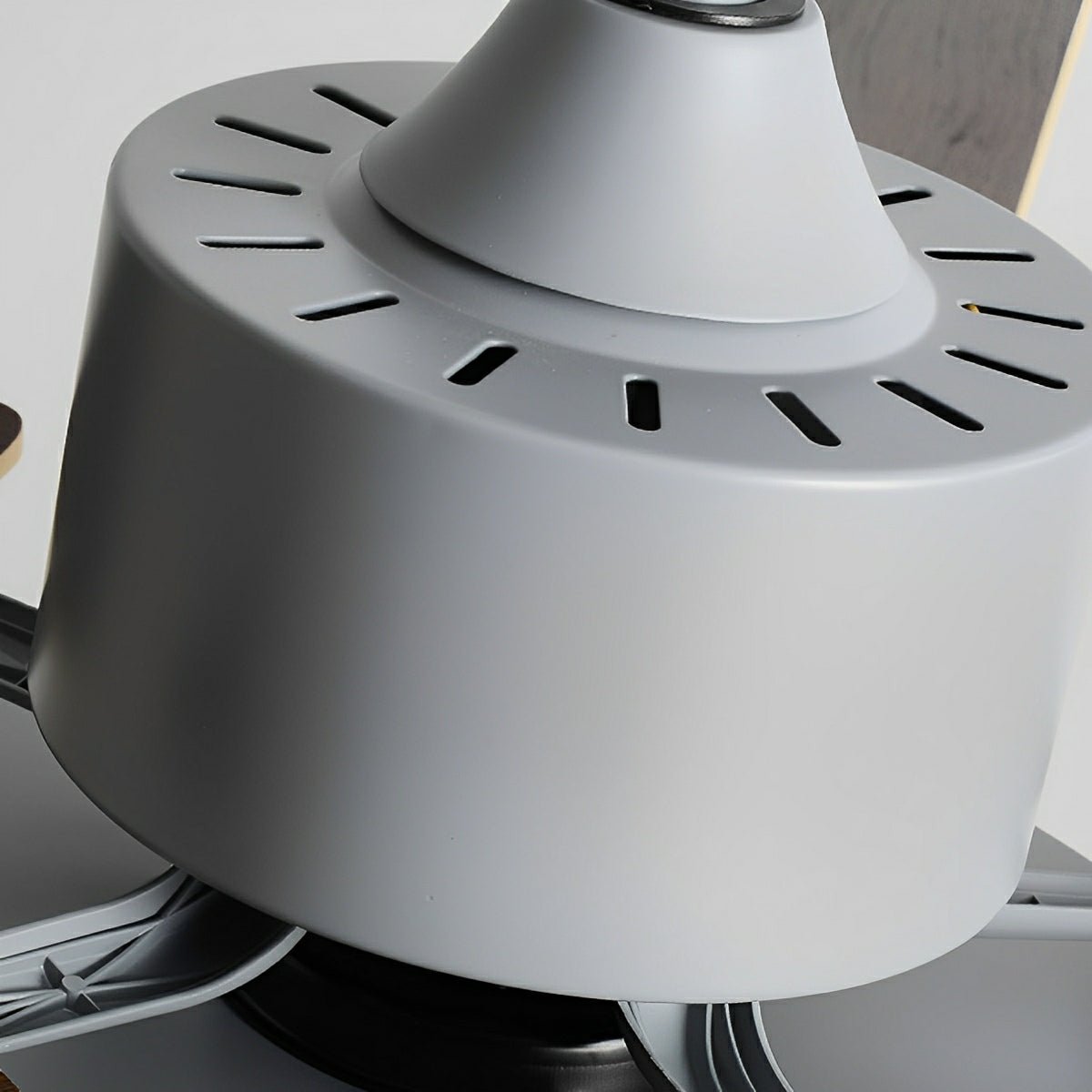 Ventilador de techo con luz Rosal en un salón moderno – imagen 8