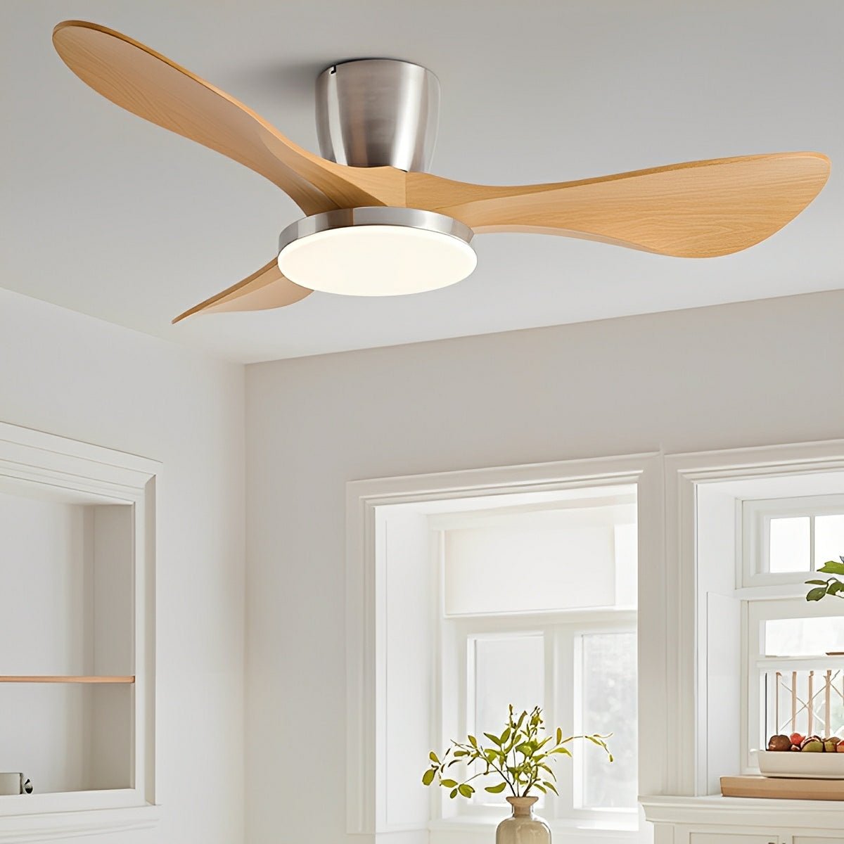 Ventilador de techo con luz Linvela en un salón contemporáneo – imagen 7