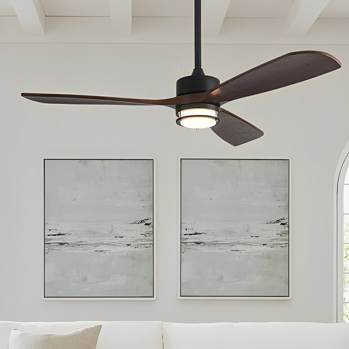 Ventilador de techo con luz Tejora en un salón escandinavo – imagen 4