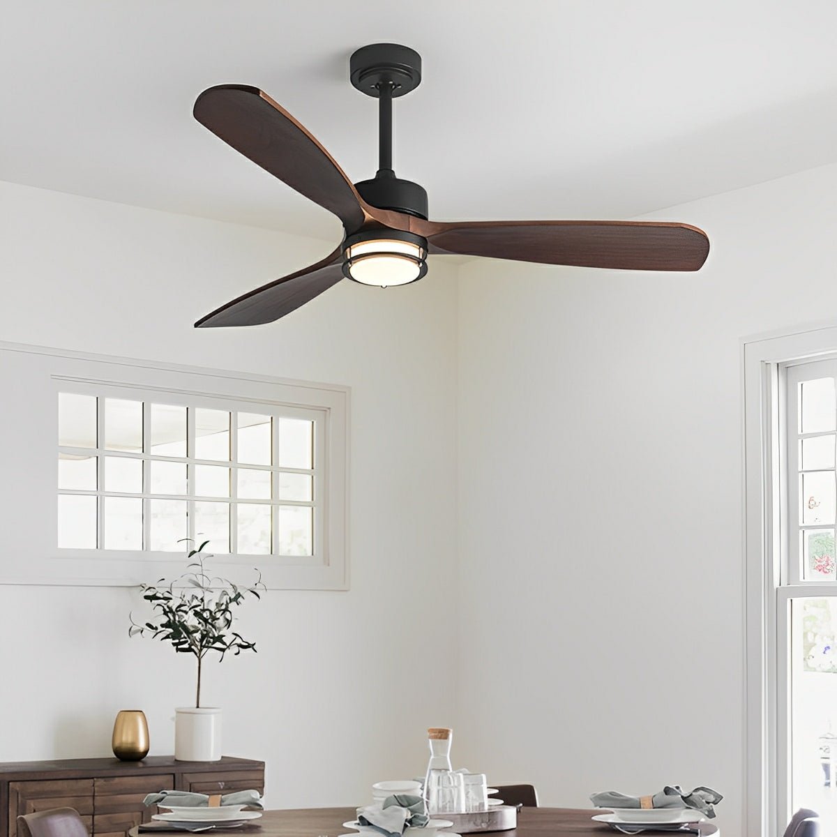 Ventilador de techo con luz Tejora en un salón escandinavo – imagen 3