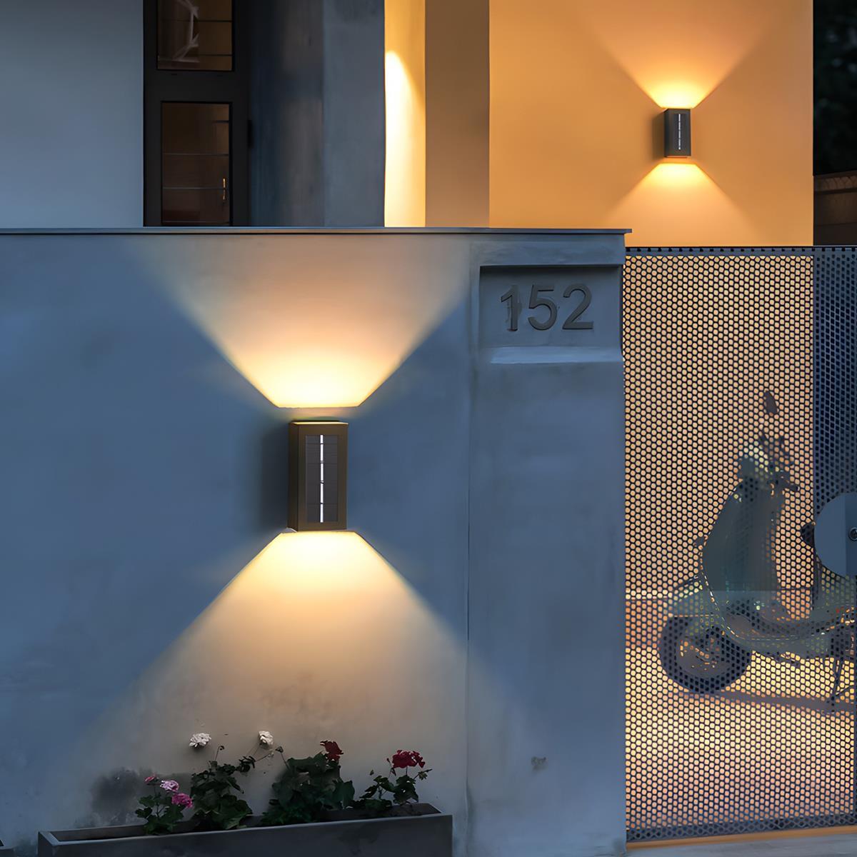 Aplique de pared exterior Kahela en una fachada moderna – imagen 4