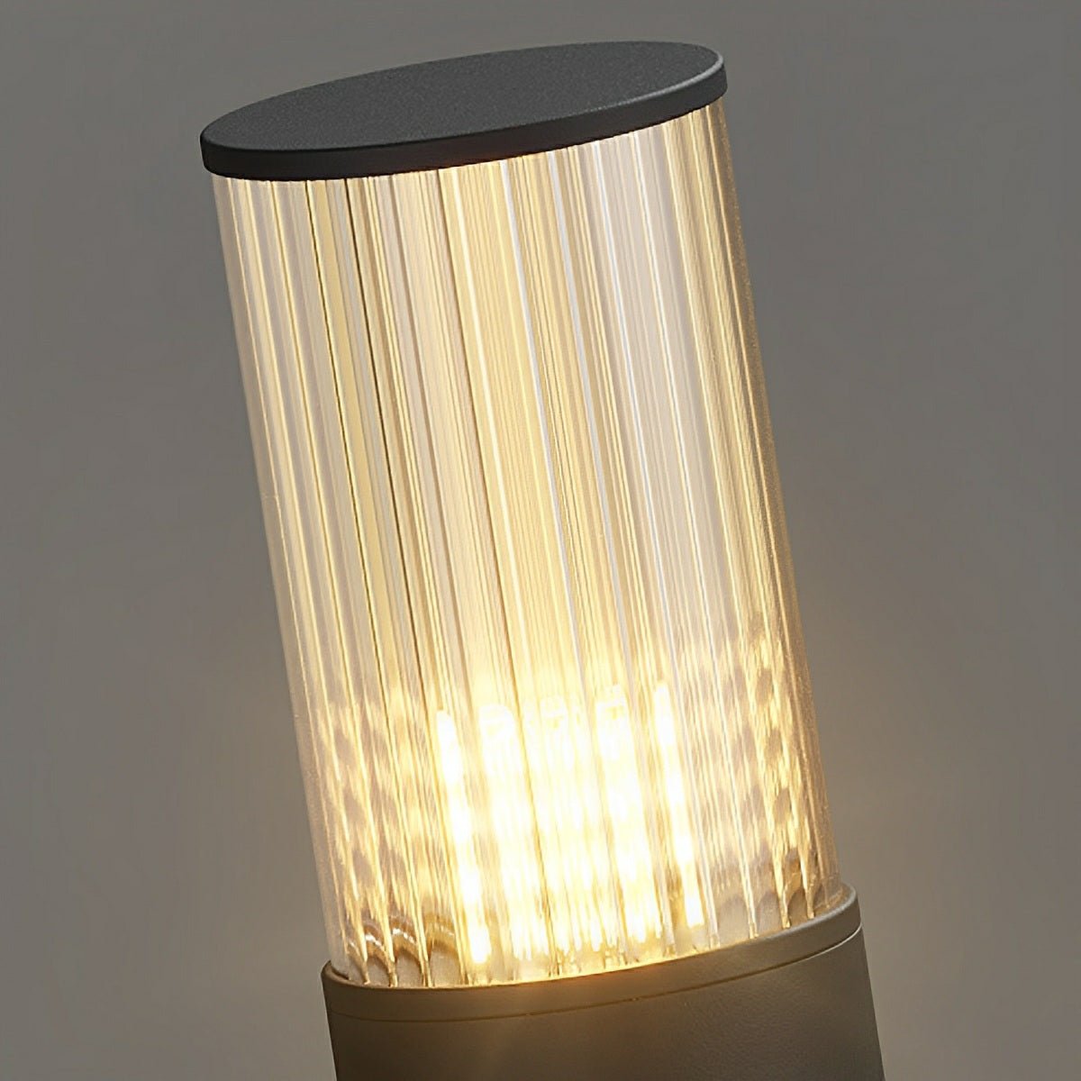 Baliza exterior LED Mostela – detalle del difusor encendido