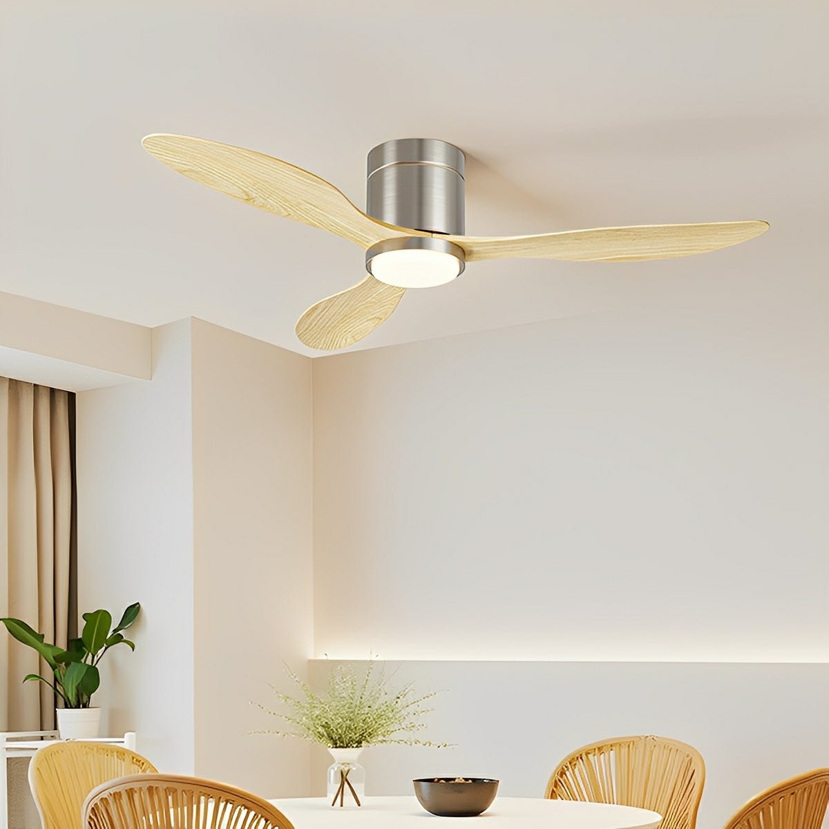 Ventilador de techo con luz Alira en un salón contemporáneo – imagen 3