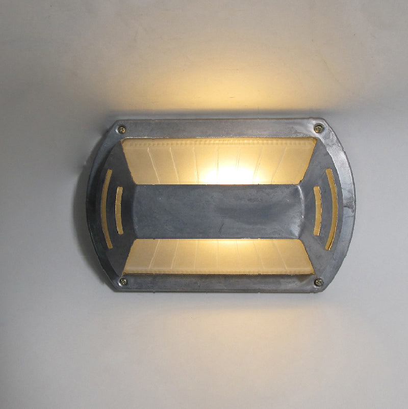 Aplique de pared exterior estilo marinero Molara – rectangular con banda central en plata