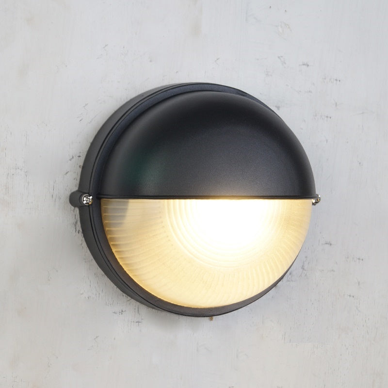 Aplique de pared exterior estilo marinero Molara – redondo con visera en negro