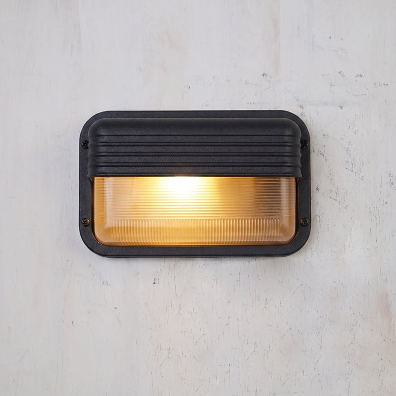 Aplique de pared exterior estilo marinero Molara – rectangular con lamas en negro