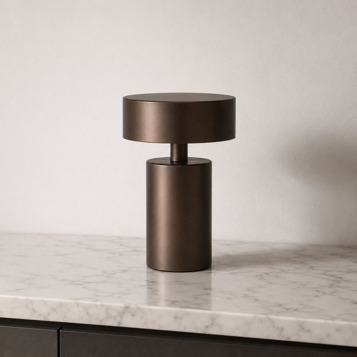 Kirena - Lámpara de Mesa LED Recargable sin Cables de Aluminio Regulable