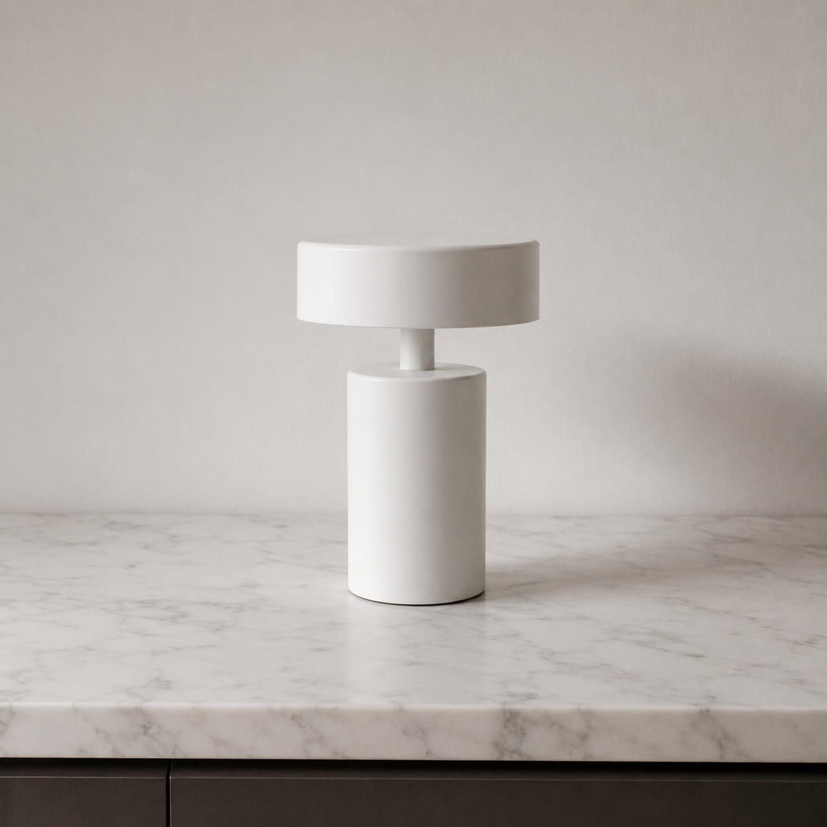 Lámpara de mesa LED recargable Kirena – acabado blanco