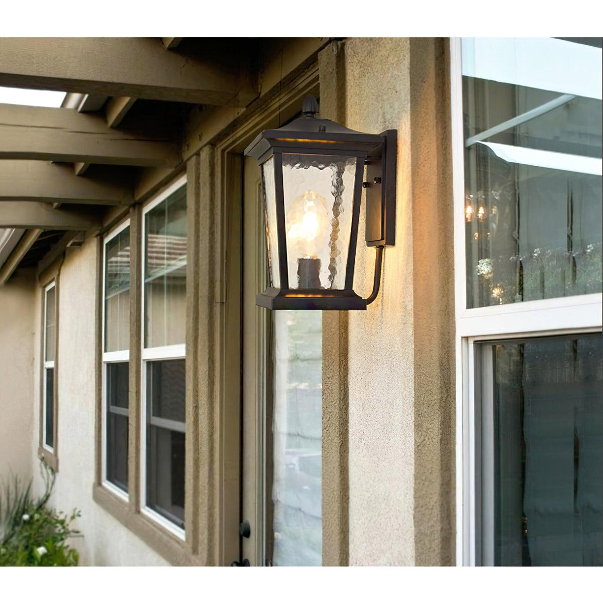 Farol de pared exterior Monfaro en una fachada – imagen 10