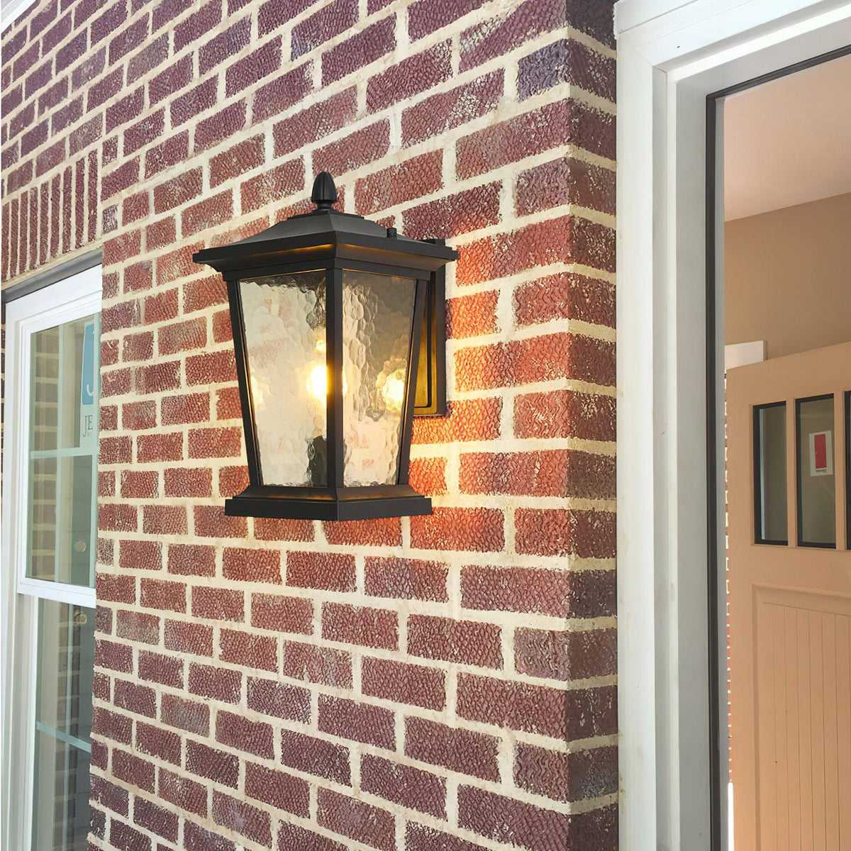 Farol de pared exterior Monfaro en una fachada – imagen 11