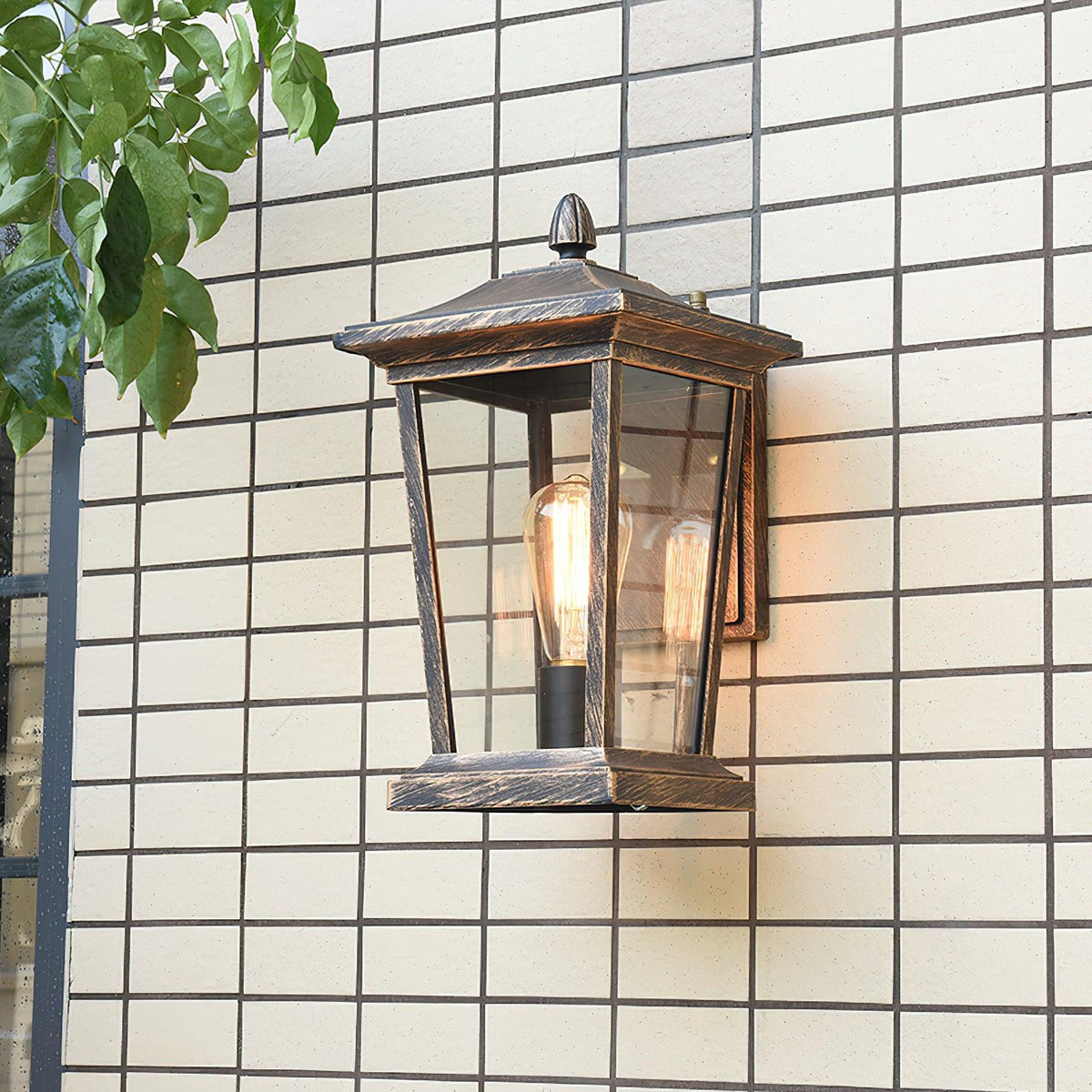 Farol de pared exterior Monfaro en una fachada – imagen 13