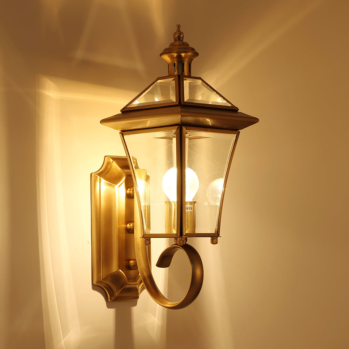 Farol de pared exterior Nurela en una fachada clásica – imagen 7