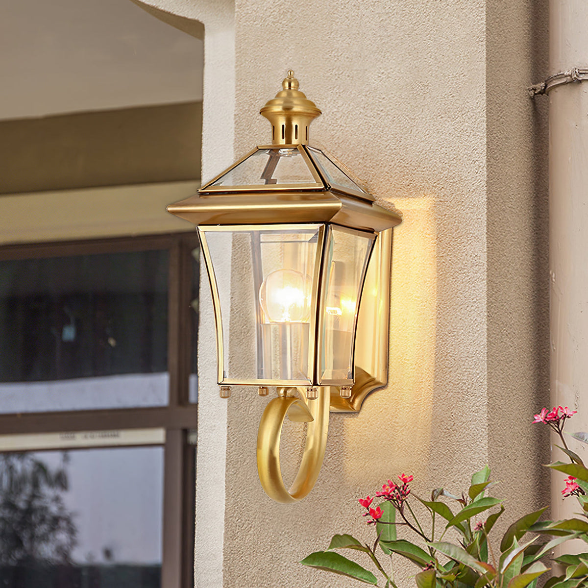 Farol de pared exterior Nurela en una fachada clásica – imagen 12
