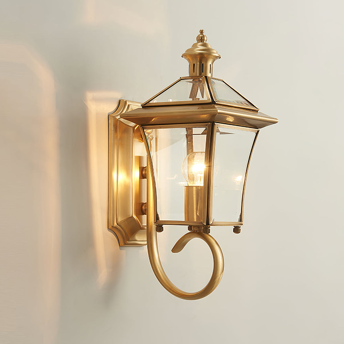 Farol de pared exterior Nurela en una fachada clásica – imagen 16