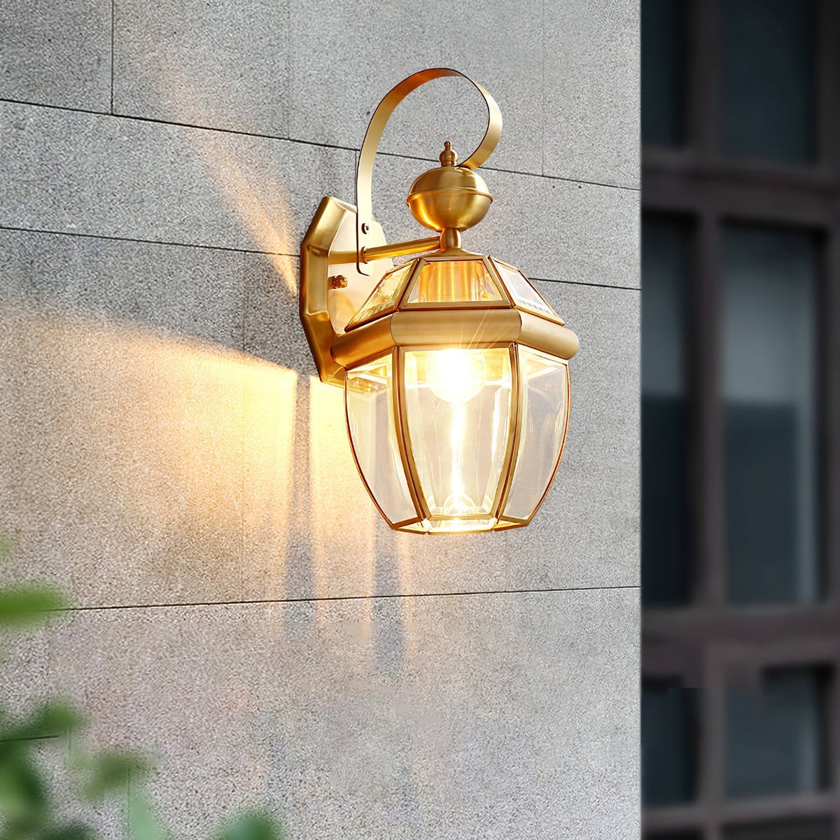 Farol de pared exterior Nurilla en la fachada de una casa – imagen 10