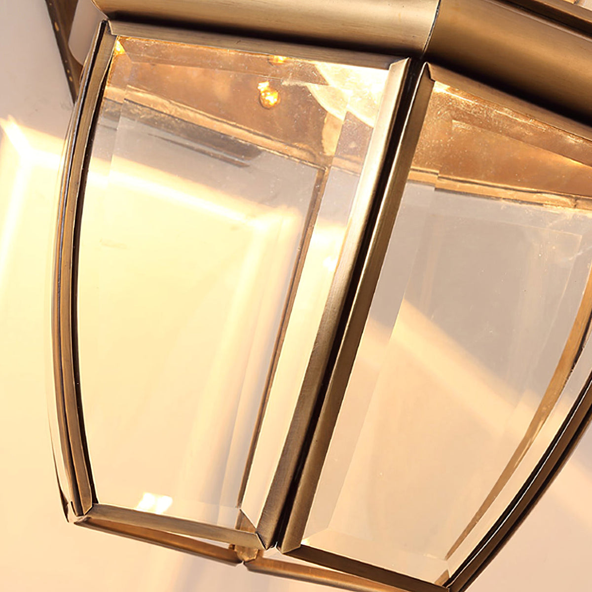Farol de pared exterior Nurilla – detalle del cristal biselado